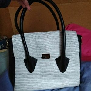 Pour la Victoire Satchel
